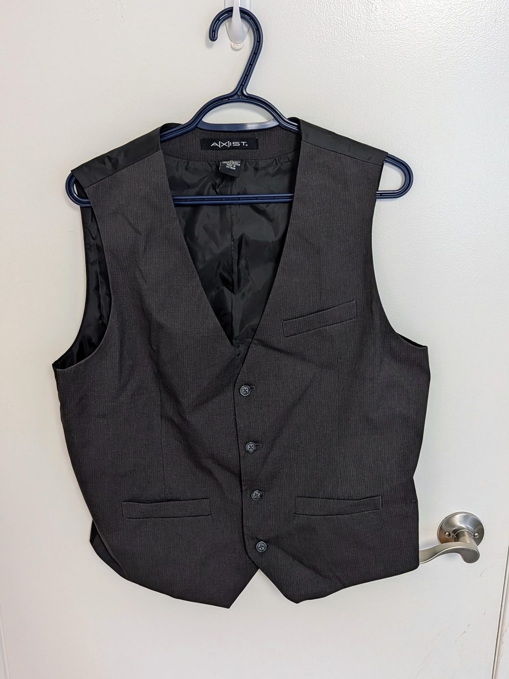 AXIST Men's Vest  - Size Medium